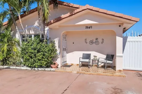 2649 W 70th Place Hialeah FL 33016
