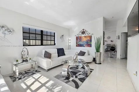 2649 W 70th Place Hialeah FL 33016
