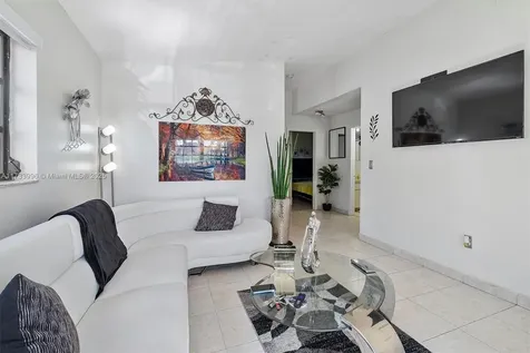 2649 W 70th Place Hialeah FL 33016