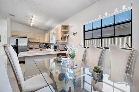 2649 W 70th Place Hialeah FL 33016