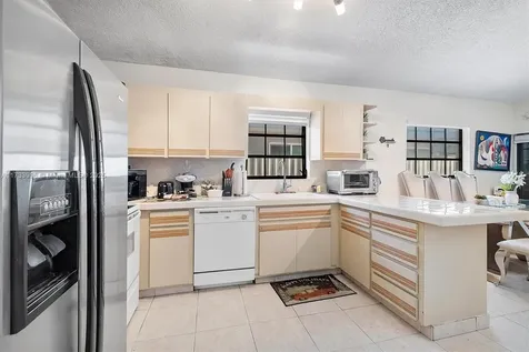 2649 W 70th Place Hialeah FL 33016
