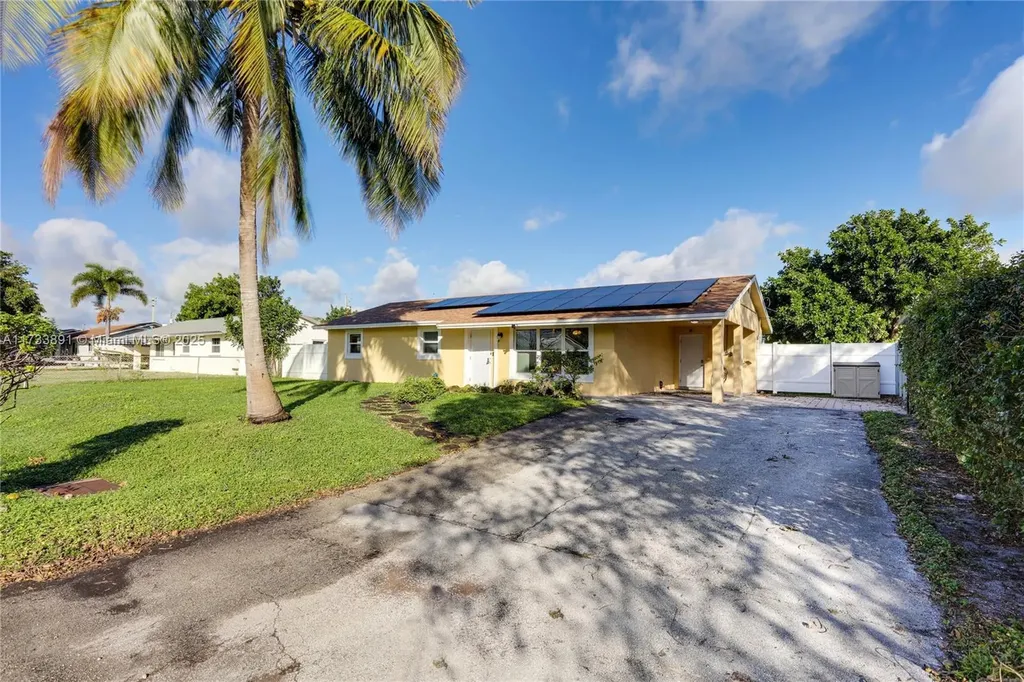 3431 Sapphire Road Lake Worth FL 33462