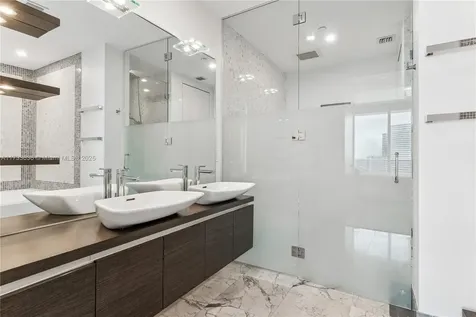 200 Biscayne Boulevard Way Miami FL 33131