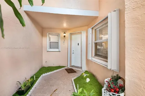 3275 NW 44th Street Oakland Park FL 33309
