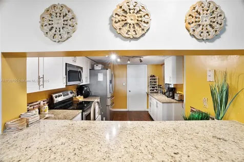 3275 NW 44th Street Oakland Park FL 33309
