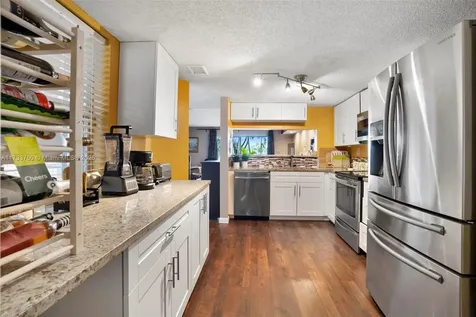 3275 NW 44th Street Oakland Park FL 33309