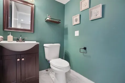 3275 NW 44th Street Oakland Park FL 33309