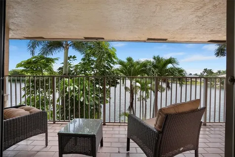 3275 NW 44th Street Oakland Park FL 33309