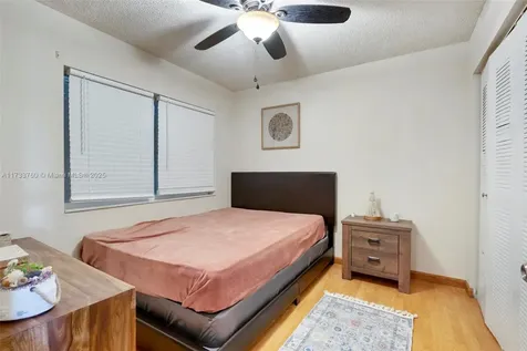 3275 NW 44th Street Oakland Park FL 33309