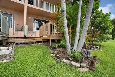 3275 NW 44th Street Oakland Park FL 33309