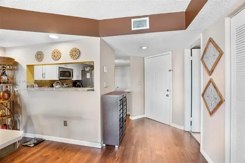3275 NW 44th Street Oakland Park FL 33309