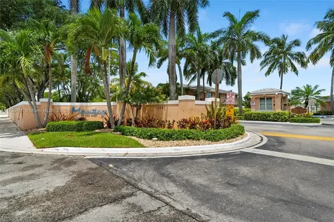 3275 NW 44th Street Oakland Park FL 33309