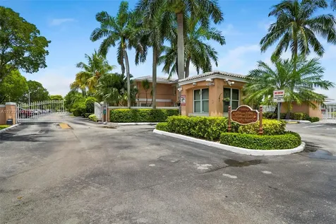 3275 NW 44th Street Oakland Park FL 33309