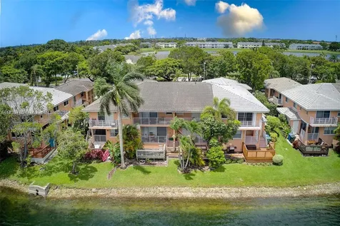 3275 NW 44th Street Oakland Park FL 33309