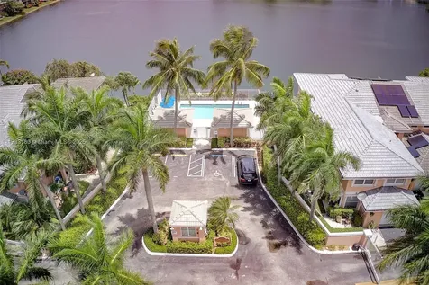3275 NW 44th Street Oakland Park FL 33309