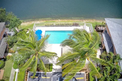 3275 NW 44th Street Oakland Park FL 33309