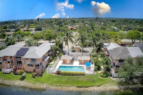 3275 NW 44th Street Oakland Park FL 33309