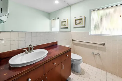 1571 NW 13th Court Miami FL 33125