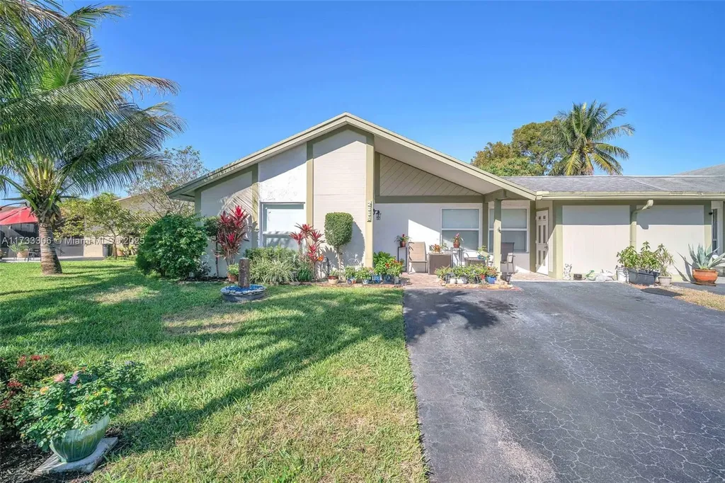 2111 SW 71st Way Davie FL 33317