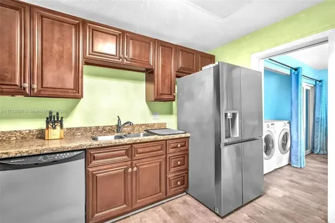 2111 SW 71st Way Davie FL 33317