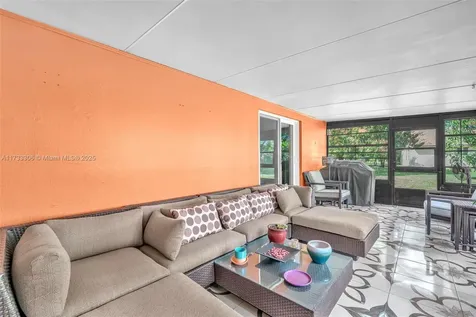 2111 SW 71st Way Davie FL 33317