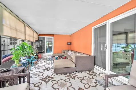 2111 SW 71st Way Davie FL 33317