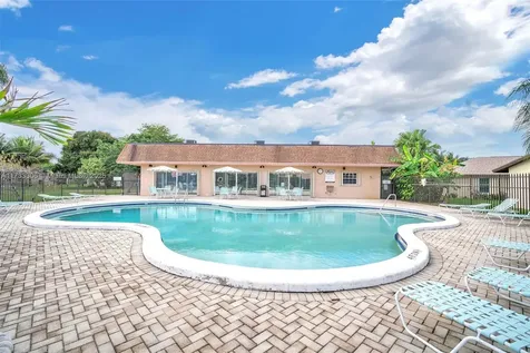 2111 SW 71st Way Davie FL 33317