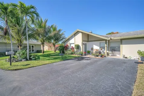 2111 SW 71st Way Davie FL 33317