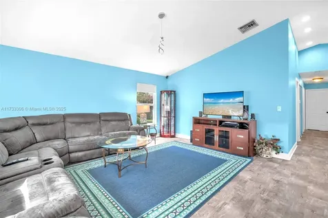 2111 SW 71st Way Davie FL 33317