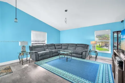 2111 SW 71st Way Davie FL 33317