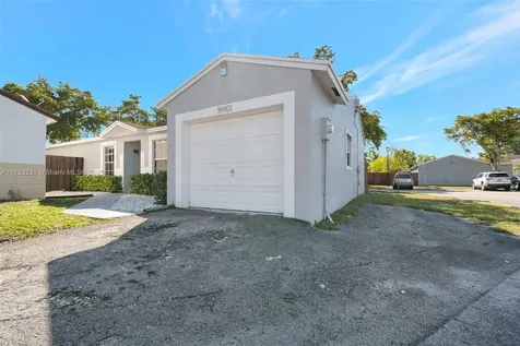 19901 NW 67th Cir Court Hialeah FL 33015