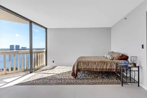 1000 Island Boulevard Aventura FL 33160