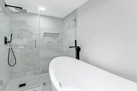 1000 Island Boulevard Aventura FL 33160