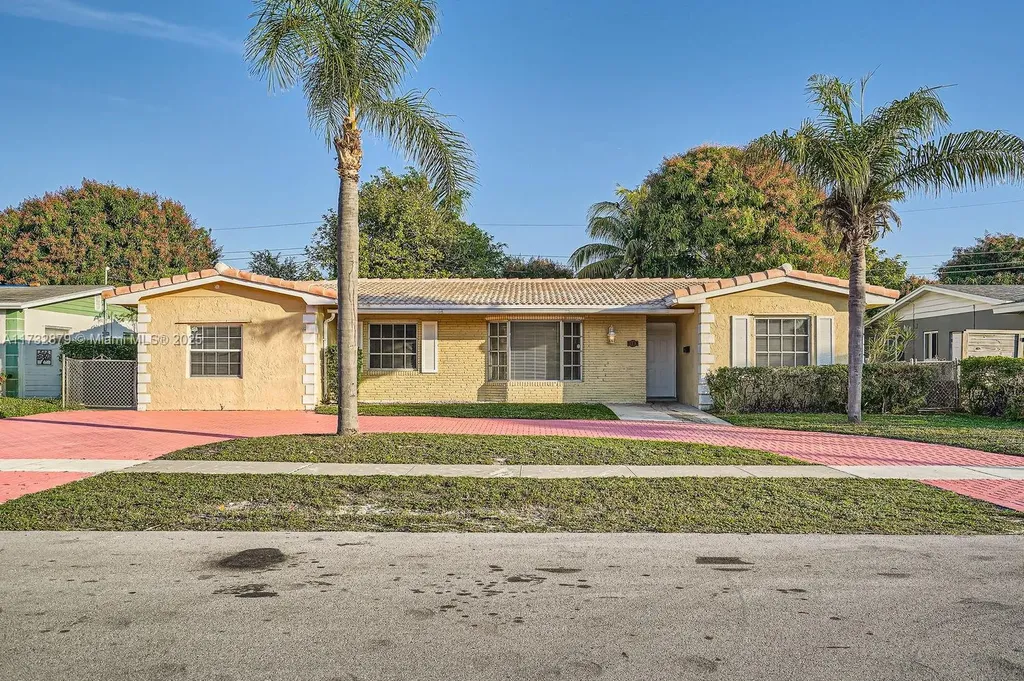 3689 NW 27th Court Lauderdale Lakes FL 33311