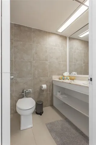 5445 Collins Avenue Miami Beach FL 33140