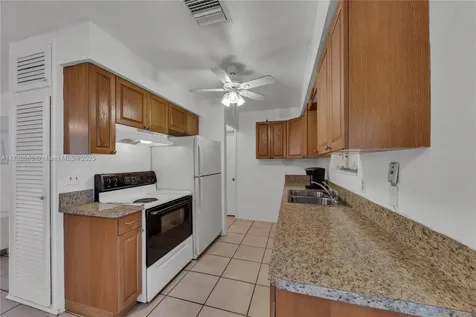 2300 Jackson Street Hollywood FL 33020