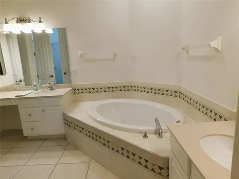 617 SE 7 Street Cape Coral FL 33990
