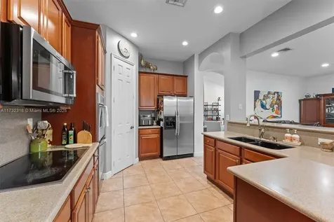 3888 W Gardenia Avenue Weston FL 33332