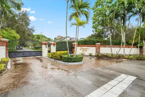 5922 SW 105th Street Pinecrest FL 33156