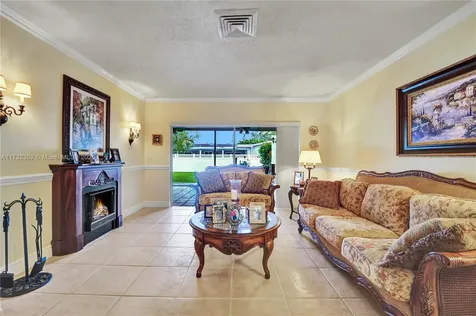 1811 NW 106th Terrace Pembroke Pines FL 33026