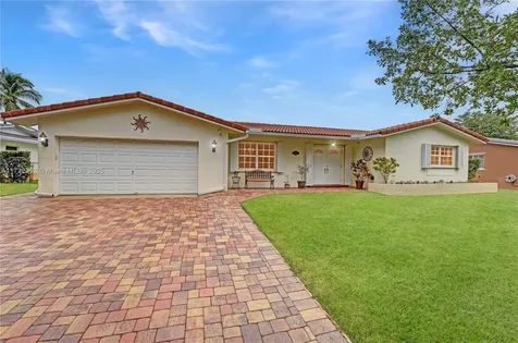 1811 NW 106th Terrace Pembroke Pines FL 33026
