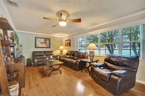 1811 NW 106th Terrace Pembroke Pines FL 33026