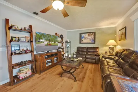 1811 NW 106th Terrace Pembroke Pines FL 33026