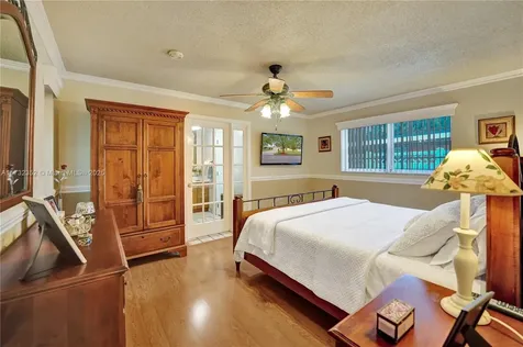 1811 NW 106th Terrace Pembroke Pines FL 33026