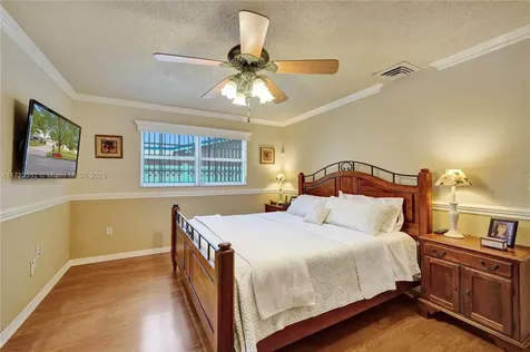 1811 NW 106th Terrace Pembroke Pines FL 33026