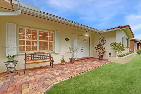 1811 NW 106th Terrace Pembroke Pines FL 33026