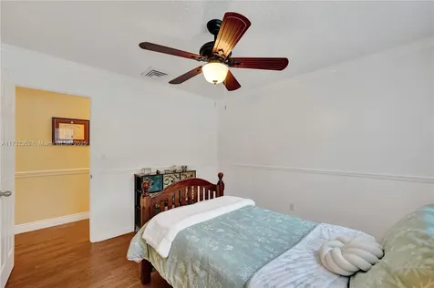 1811 NW 106th Terrace Pembroke Pines FL 33026