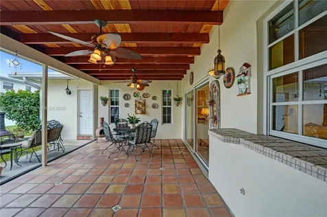 1811 NW 106th Terrace Pembroke Pines FL 33026
