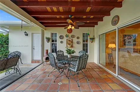 1811 NW 106th Terrace Pembroke Pines FL 33026