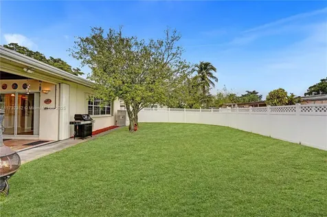 1811 NW 106th Terrace Pembroke Pines FL 33026